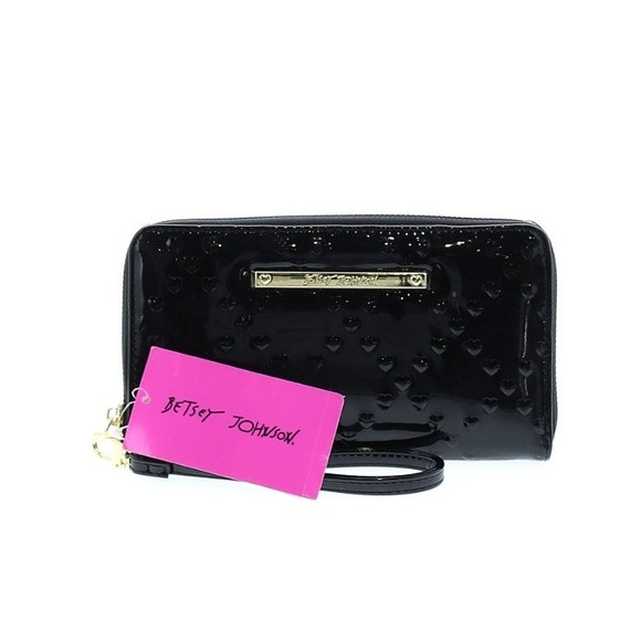 Betsey‎ Johnson Black Hearts Embossed Patent Leather Zip Around Wristlet NWT - Picture 1 of 2
